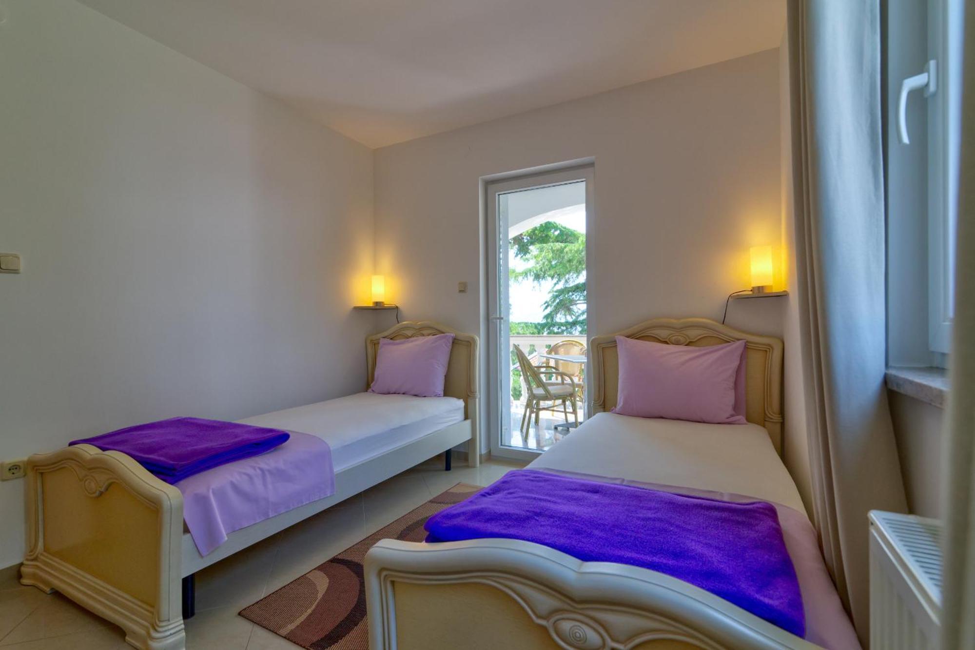 Apartmani Lili Novi Vinodolski Habitación foto